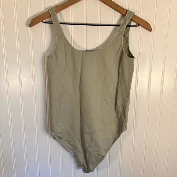 SKIMS Smoothing Seamless Tank Snap Bodysuit Light Green Size L/XL - Picture 2 of 9